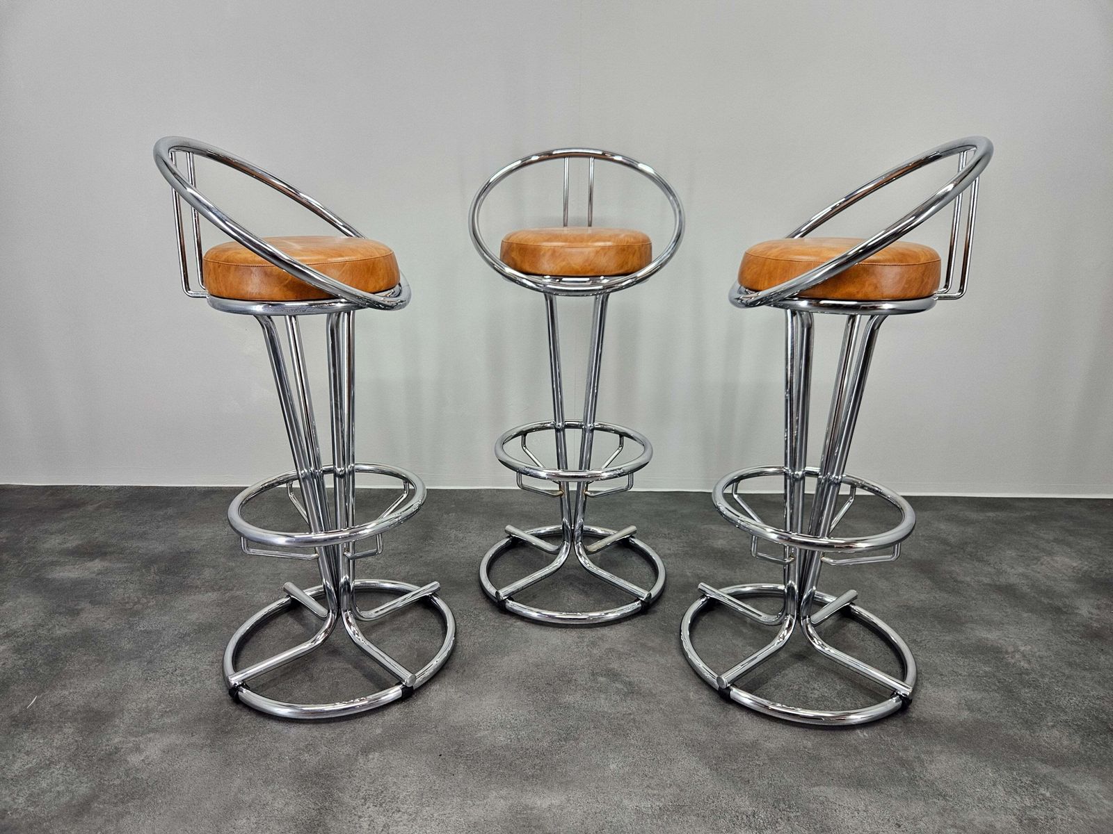 Ensemble de trois tabourets de bar mid-century, Space Age, Italie, 1970. photo buy