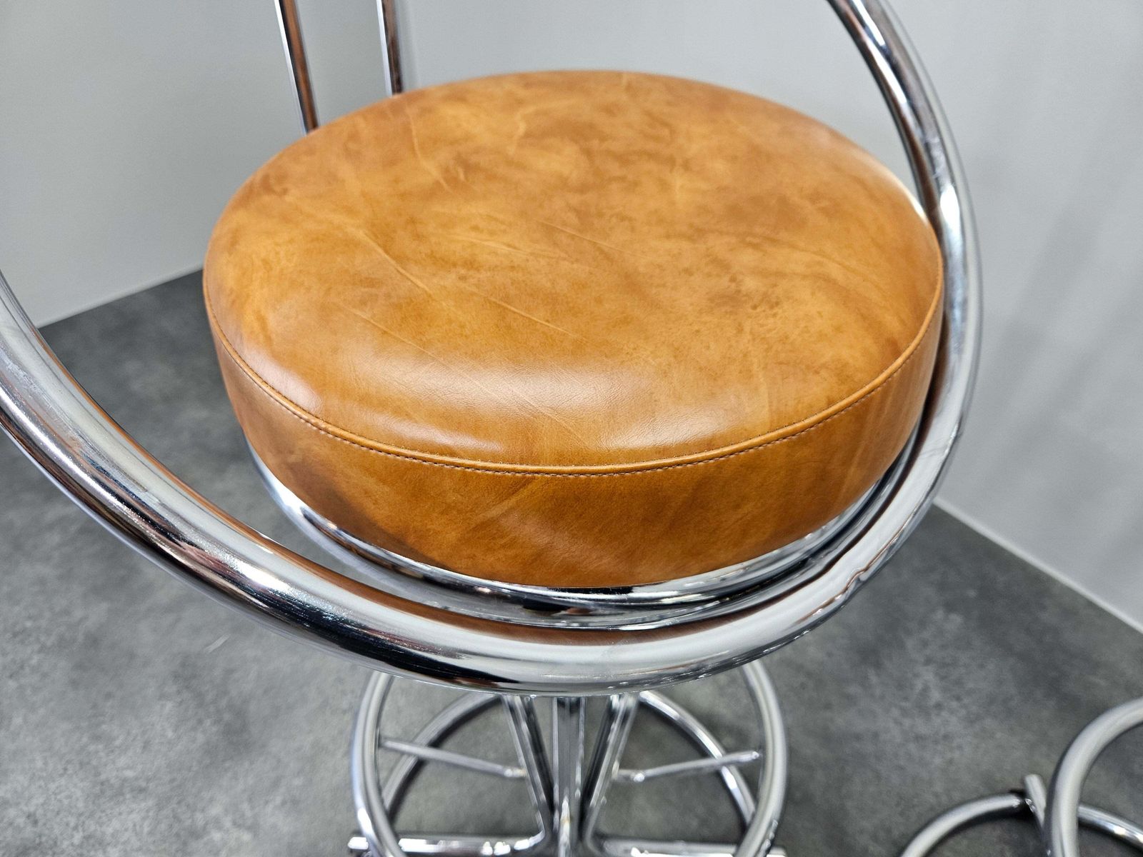 Mobilier Ensemble de trois tabourets de bar mid-century, Space Age, Italie, 1970. photo