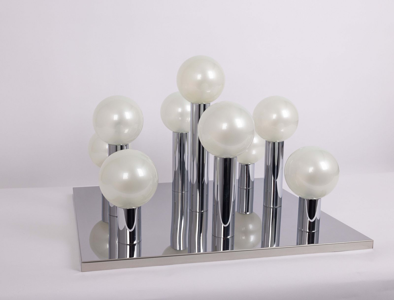 2 grands plafonnier encastrés, design Motoko Ishii, chrome et nacre, Staff, années 1970 photo Luminaires