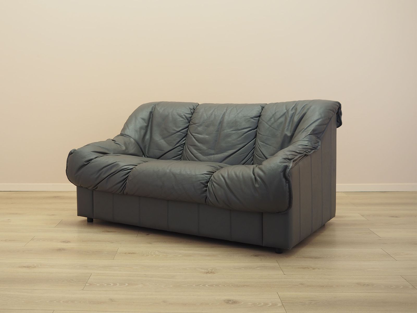 Canapé 2 places en cuir, design moderne italien, années 1970, structure en bois massif photo furniture