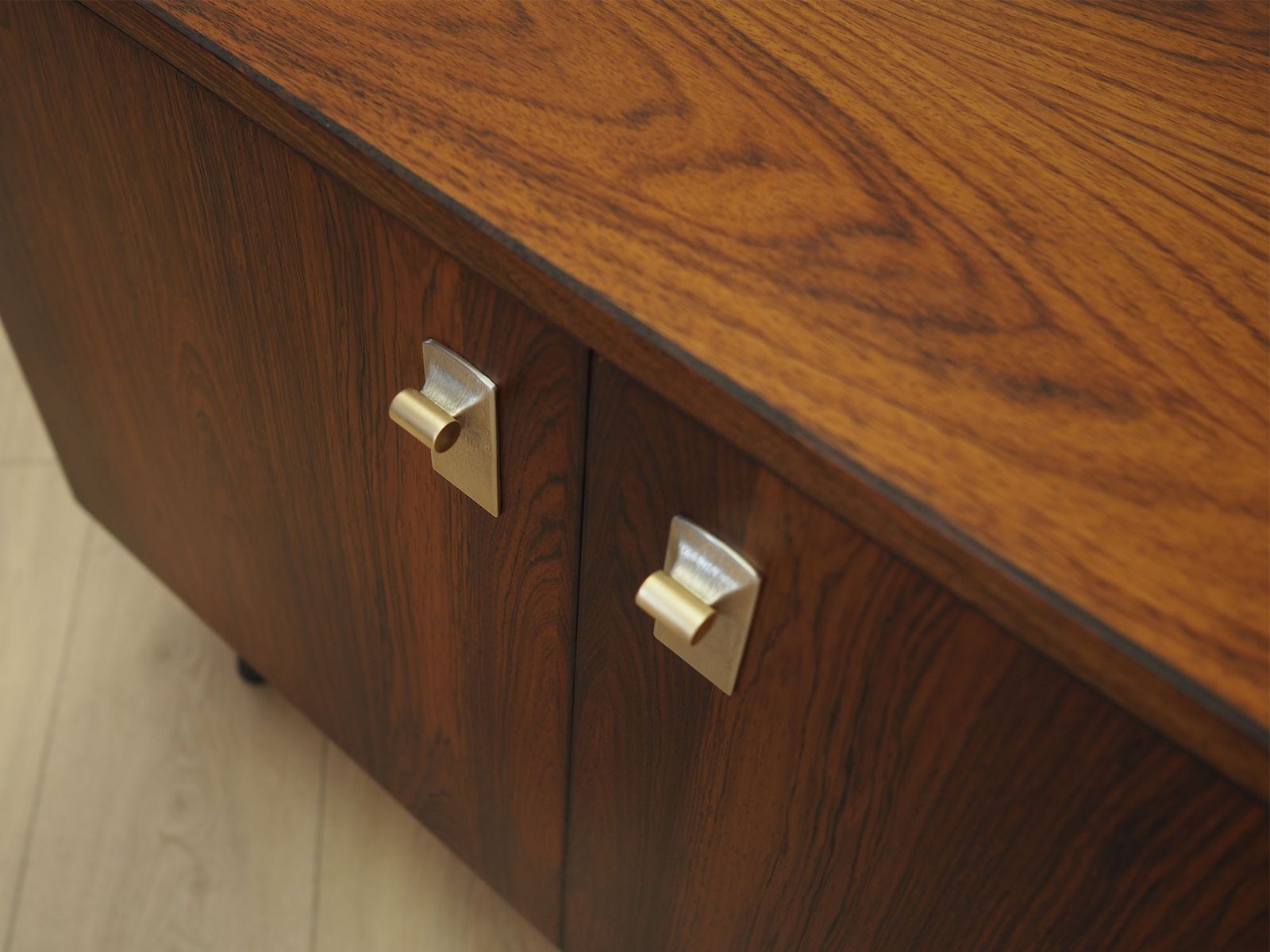 photo for sale Deens kabinet met verstelbare plank, jaren 1970