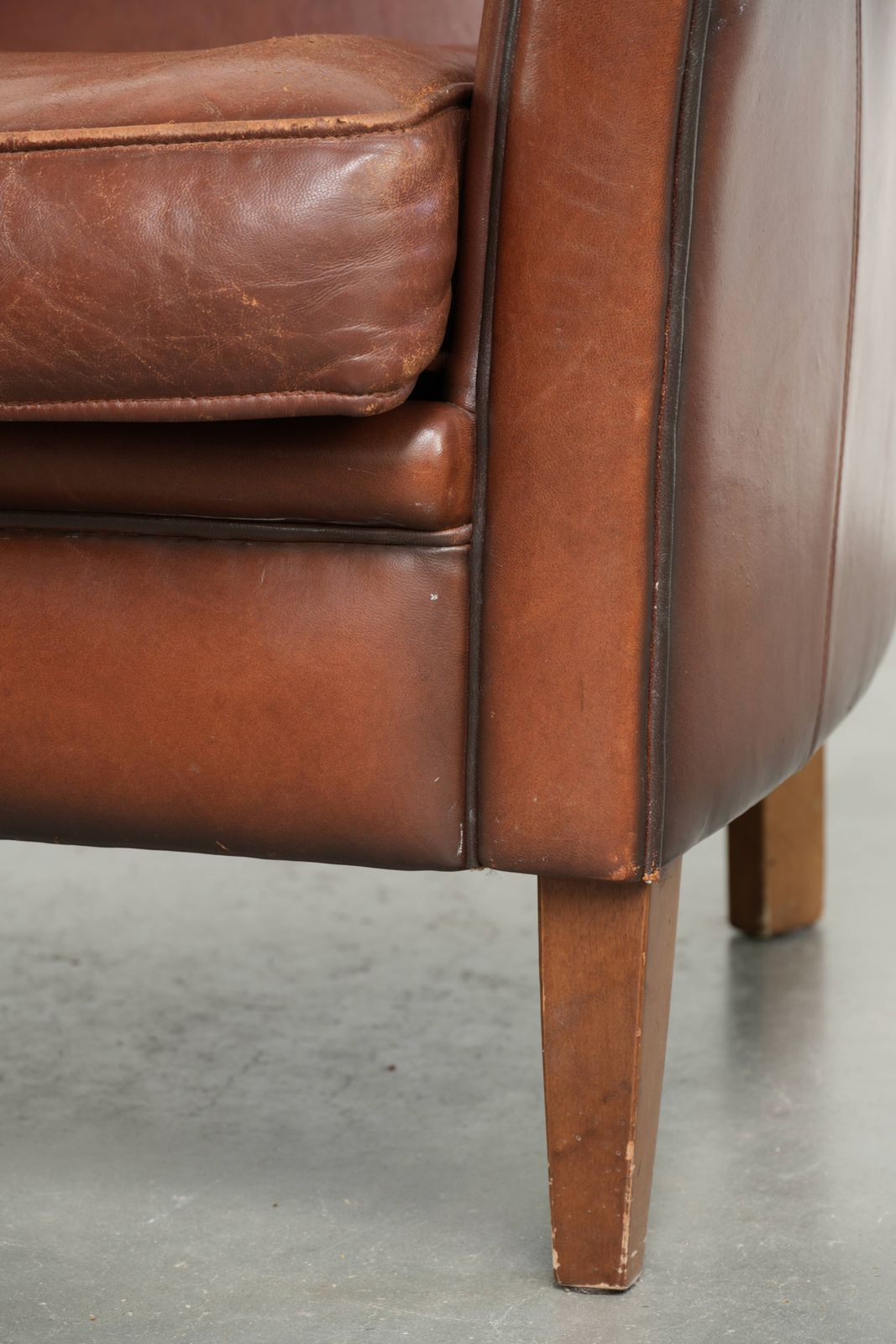 photo vinterior Tijdloze Fauteuil Van Schapenleer Met Een Mooie Engelse Uitstraling