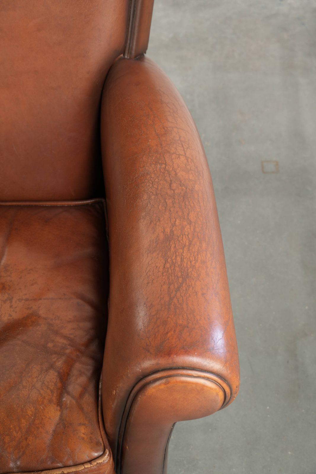 Comfortabele schapenvacht fauteuil met mooie kleuren en strakke afwerking photo vintage