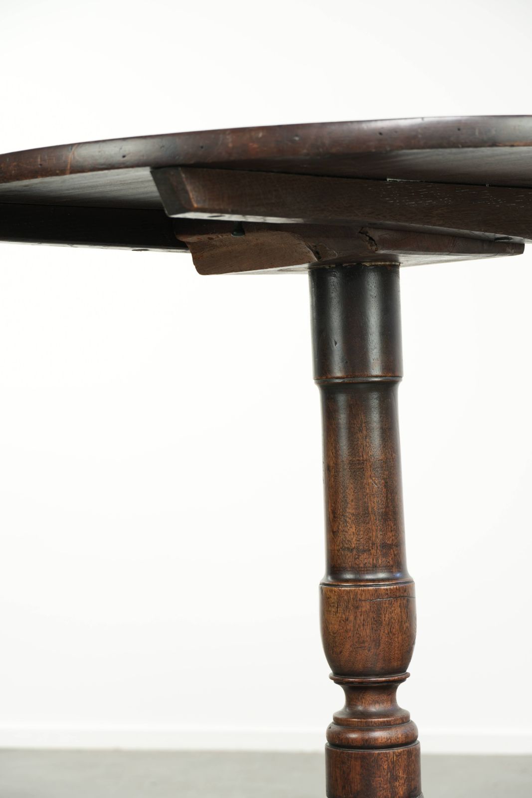 Antieke Engelse kantelbladtafel, 18e eeuw, met fraaie kleuren photo vintage