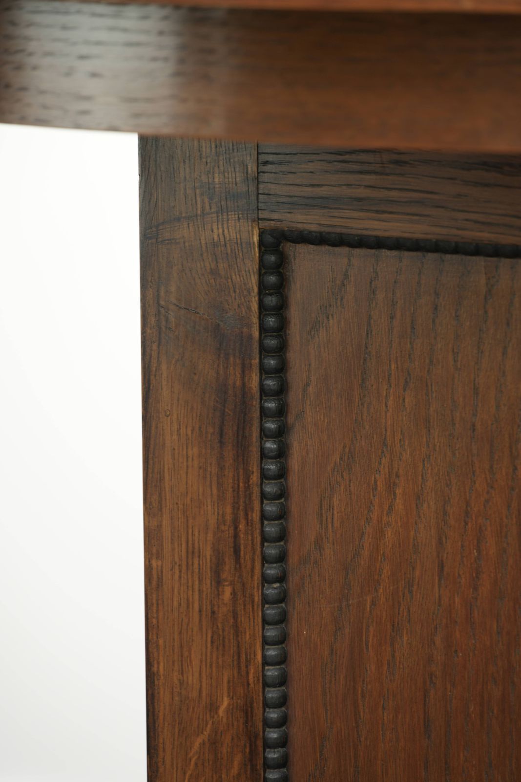 photo for sale Prachtige Nederlandse Eiken Bijzettafel, Middentafel in Weelderig Amsterdamse School Design met Verfijnde Details