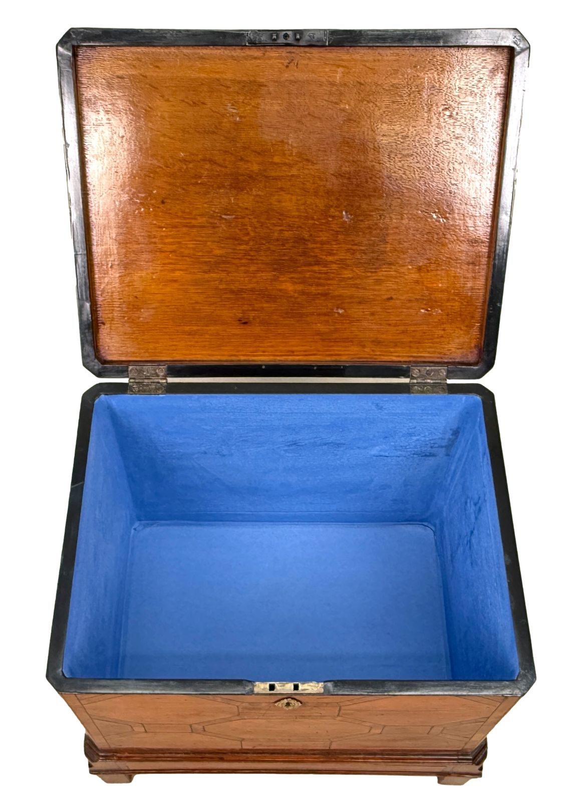 Meubels Zeldzame 18e-eeuwse satijnhout en koningshout box cellarette, George II-periode (Engeland, ca. 1755) photo