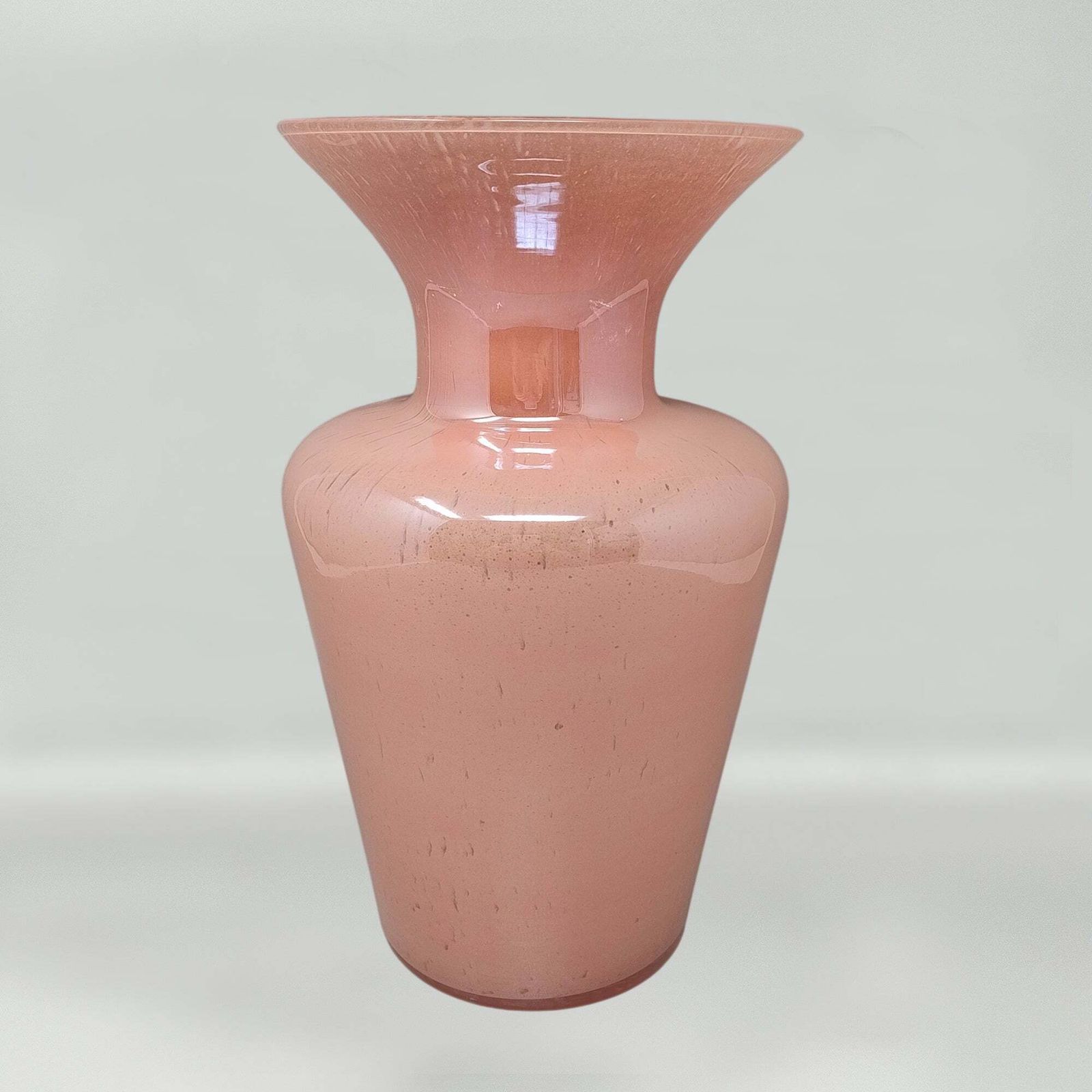 Vase Murano soufflé rose d'époque, années 1970, par Maestro Del Vetro photo Décoration