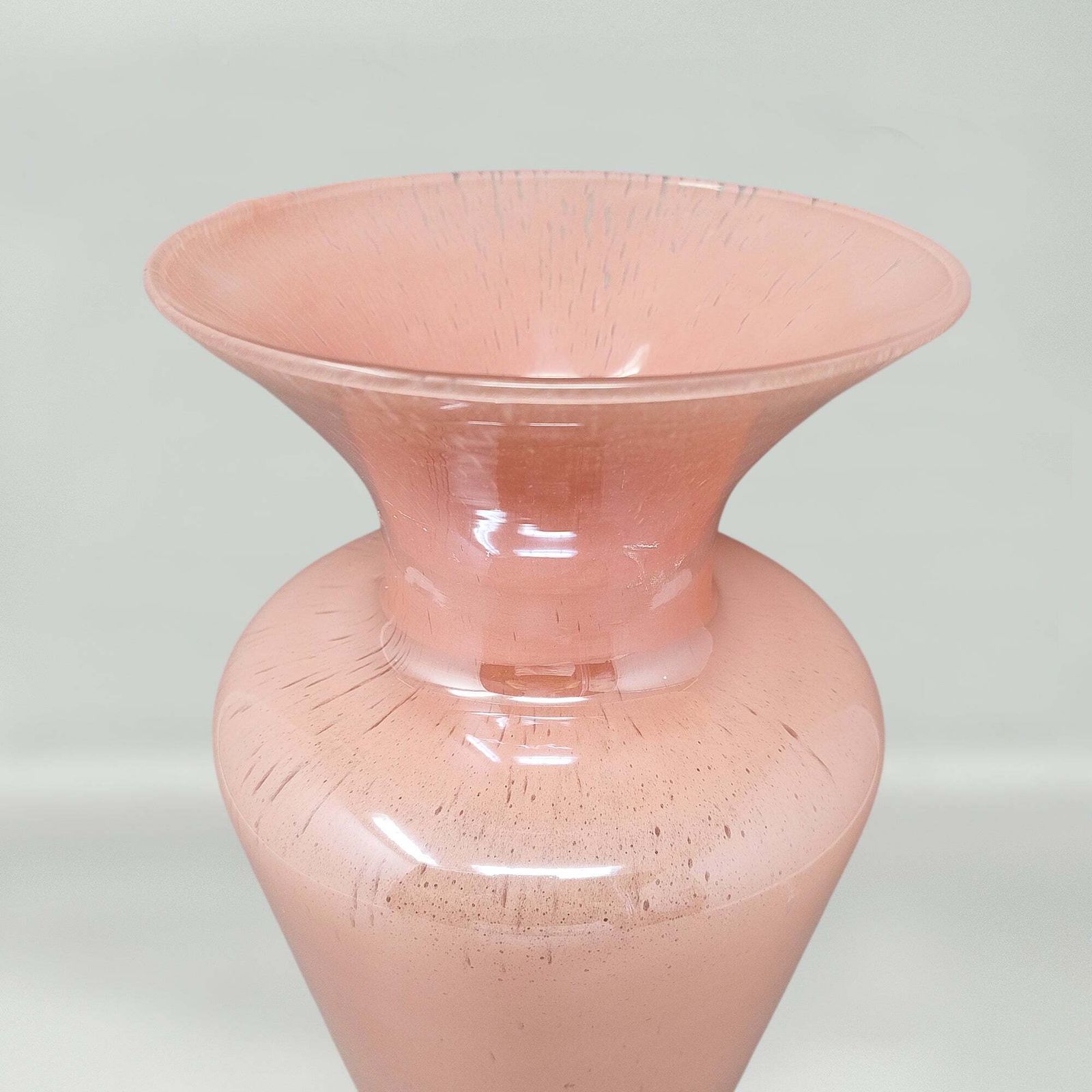 Vase Murano soufflé rose d'époque, années 1970, par Maestro Del Vetro photo vinterior