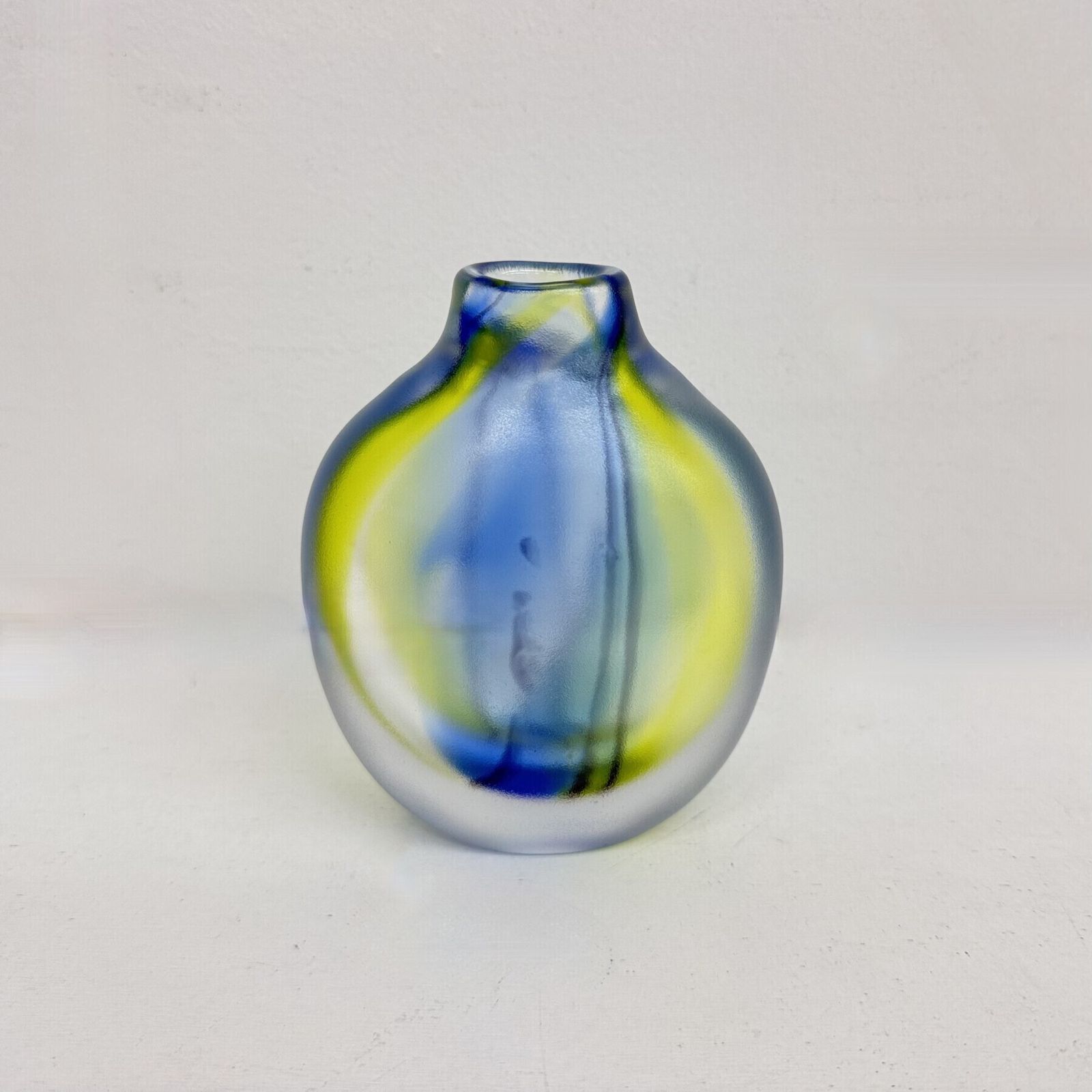 Vase en verre Kosta Boda Royal Art Collection, par Göran Wärff pour Kosta Boda, Suède photo for sale