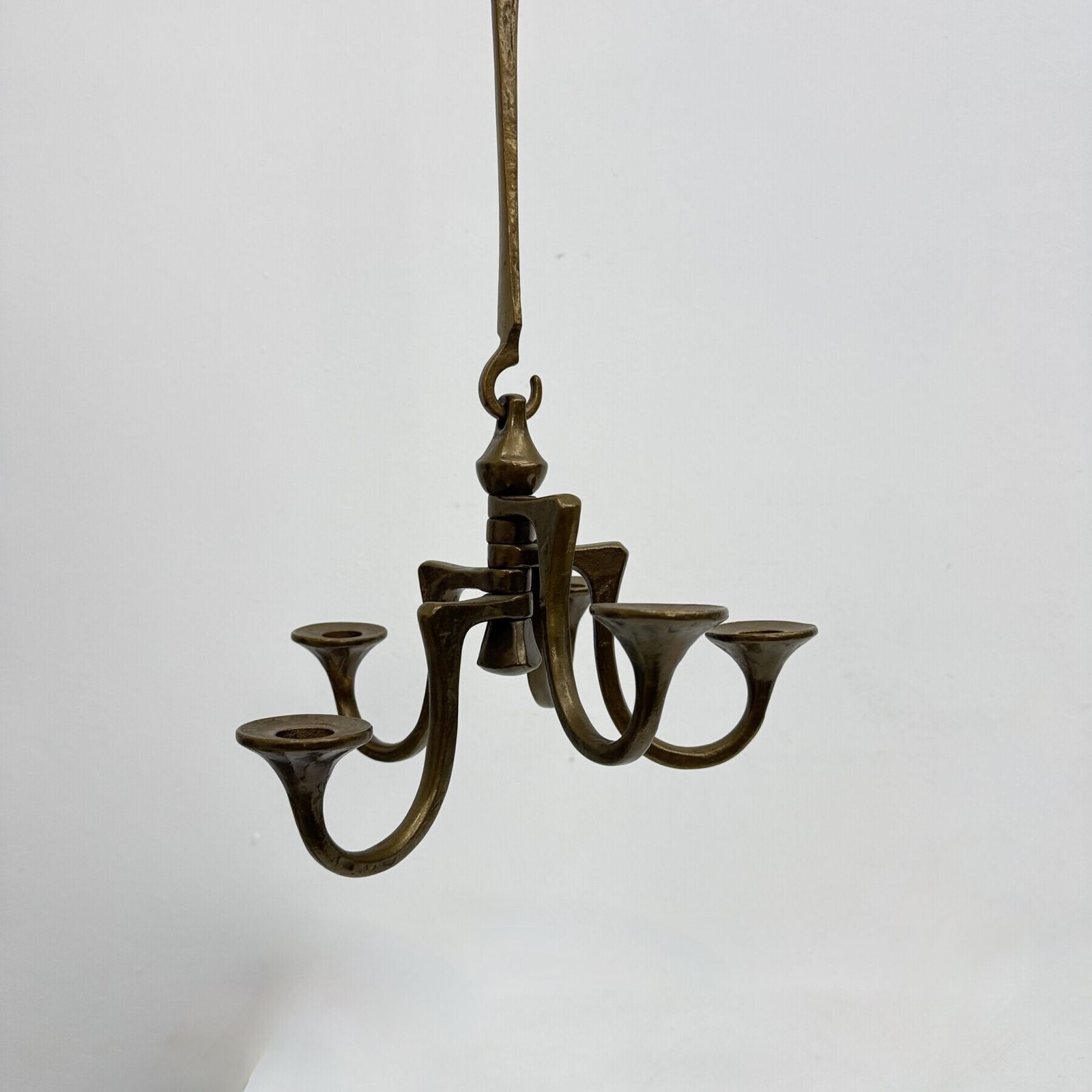 photo vintage Brutalist bronzen hangende kroonluchter van Michael Harjes, jaren 1970