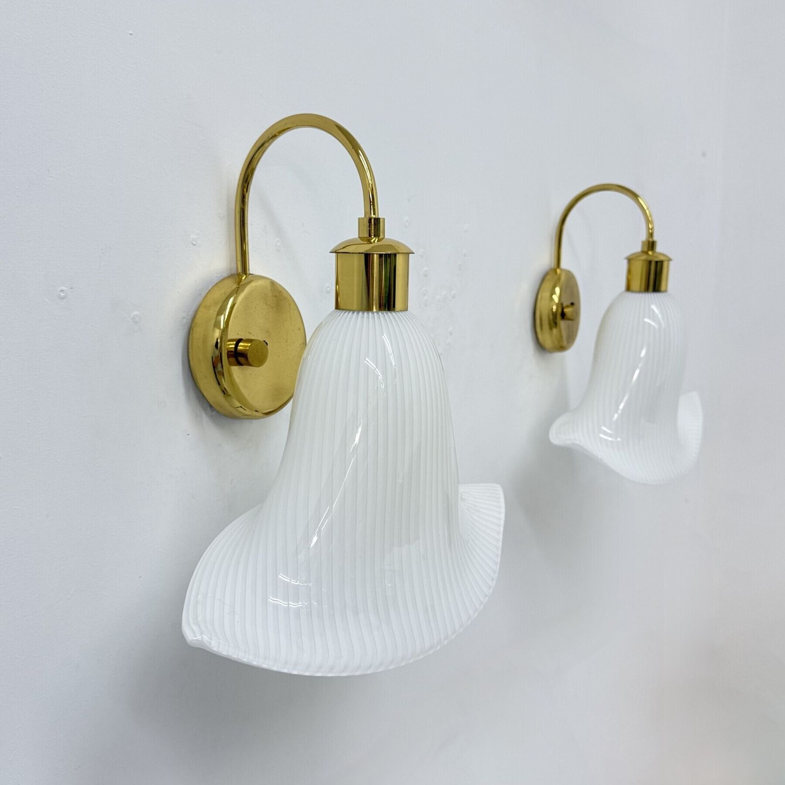 Paire d'appliques italiennes en verre de Murano rayé, années 1970 photo furniture