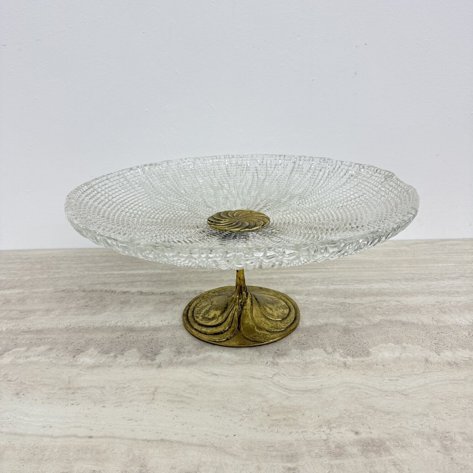 Coupe mid-century modern en cristal et laiton, années 1960 photo for sale