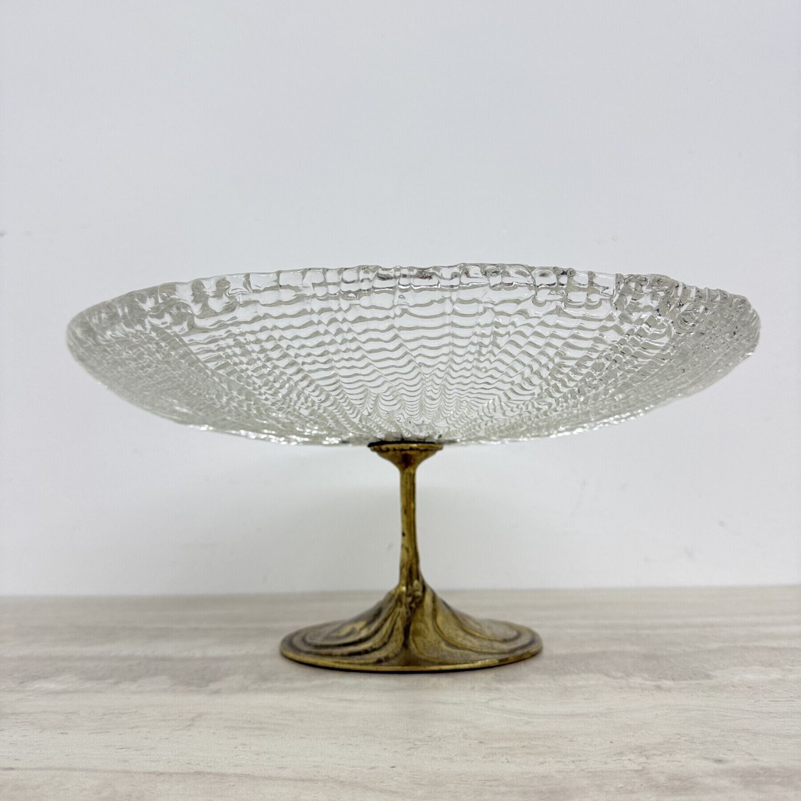 photo vinterior Mid Century Design Center Piece Crystal And Brass Bowl , 1960s