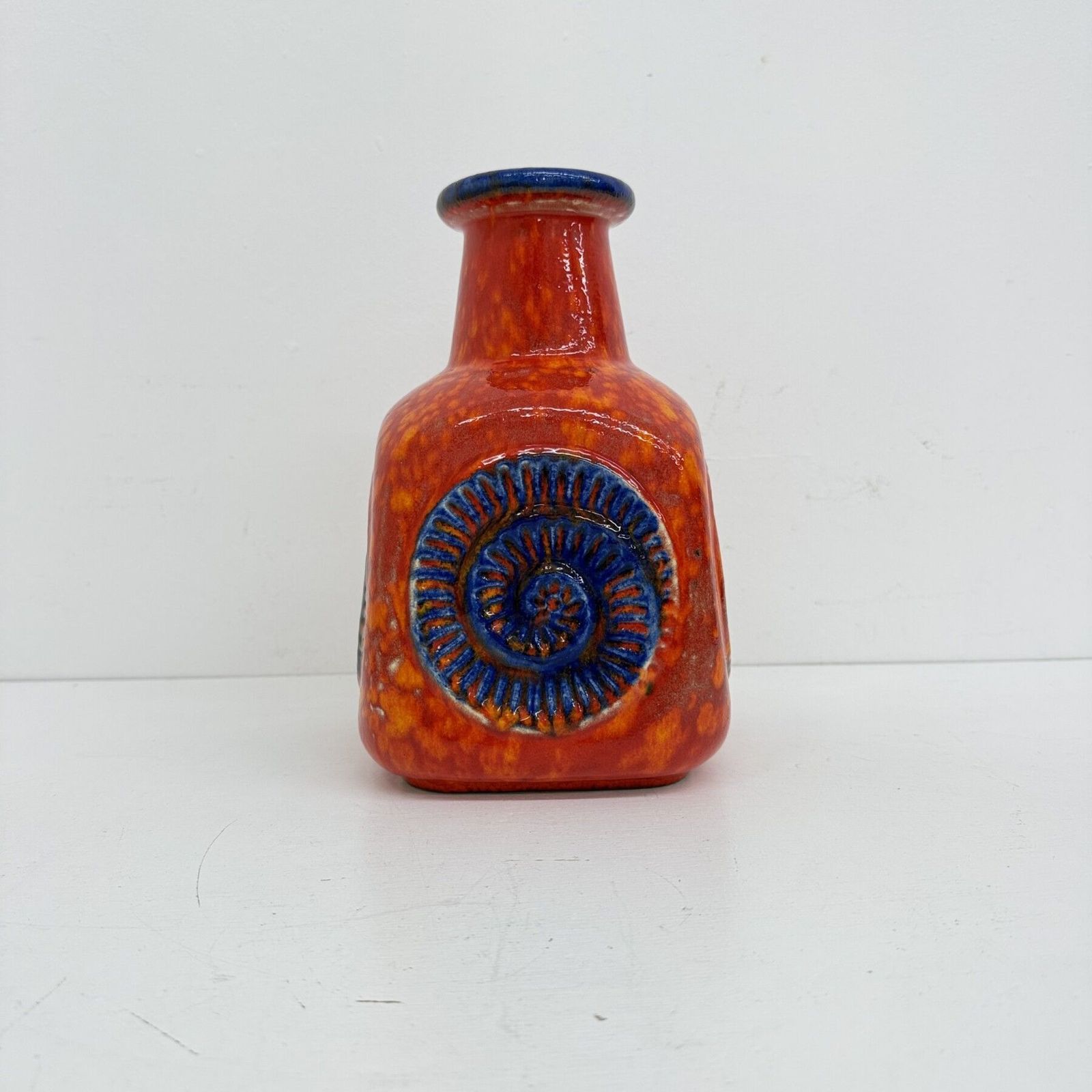 Vase en céramique Scheurich West Germany Bay orange à fossiles bleus, années 1970 photo buy