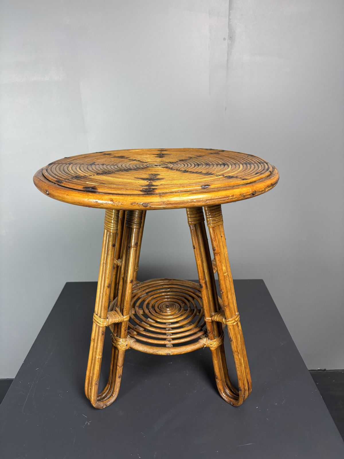Table d'appoint mid-century italienne en rotin et jonc crayon, vers les années 1950 photo Mobilier
