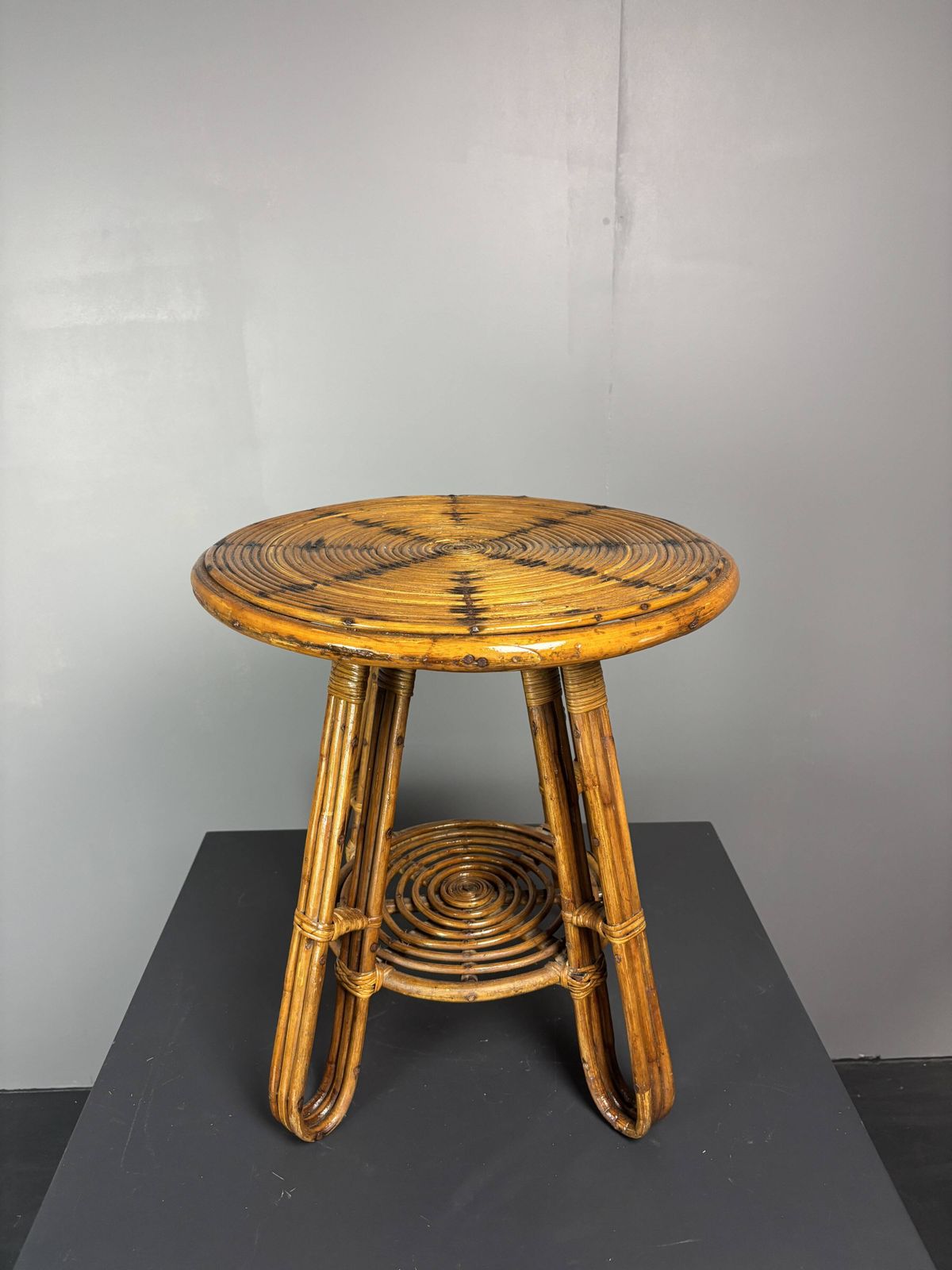 photo buy Table d'appoint mid-century italienne en rotin et jonc crayon, vers les années 1950