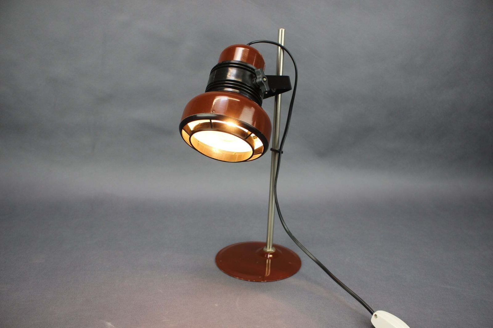 Hongaarse Space Age tafellamp uit de jaren 1970 in bruin emaille photo vintage