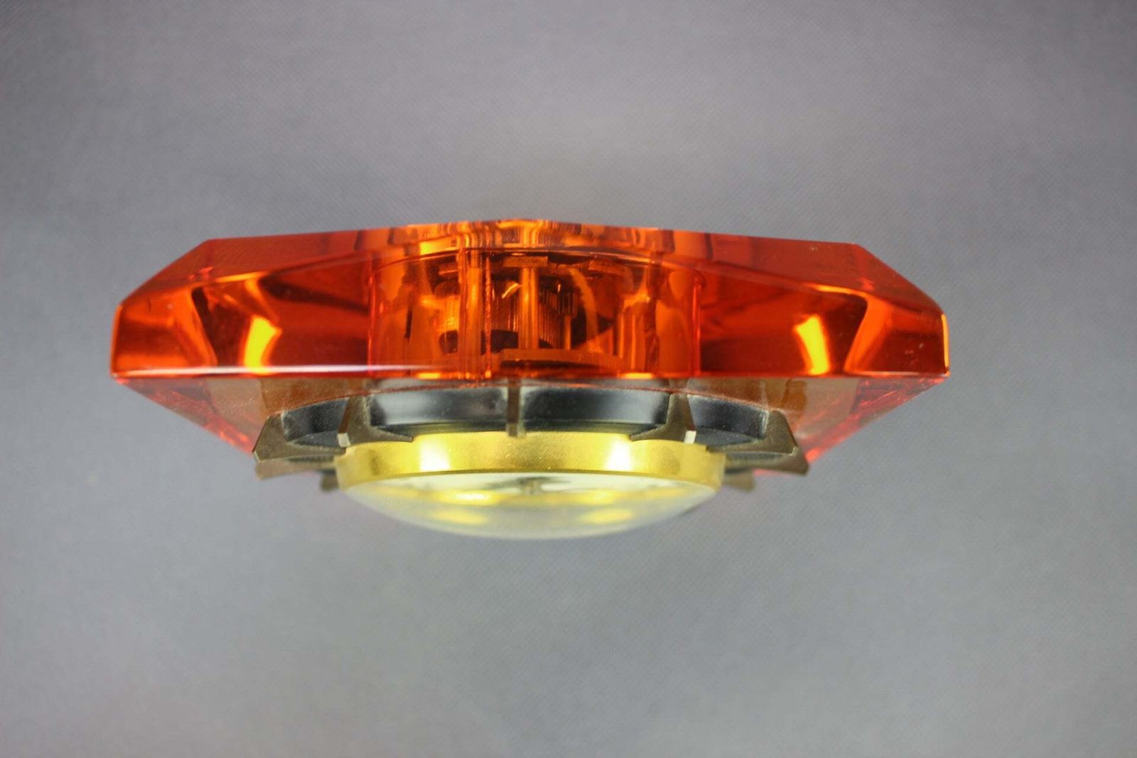 Vintage Sovjet Mayak oranje lucite schoorsteenklok, USSR, ca. jaren 1970-1980 photo vinterior