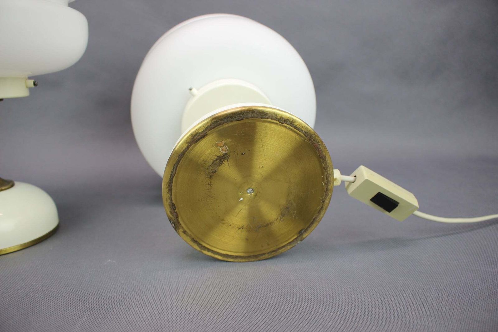 Paire de lampes de table Napako en verre opaline et laiton, Tchécoslovaquie, années 1970 photo 665.0
