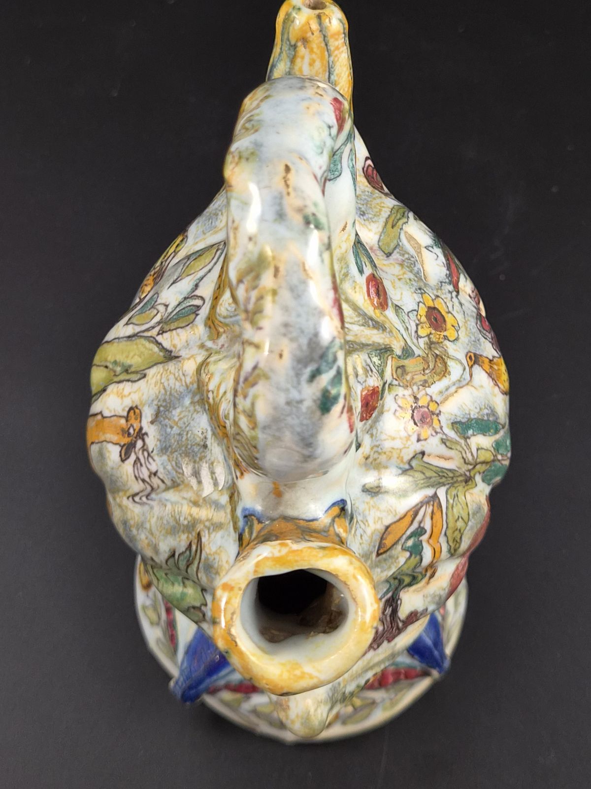Antiek Italiaans majolica pelgrimsfles in de vorm van een jakobsschelp, Fiasca Da Pellegrino, 18e eeuw photo vintage