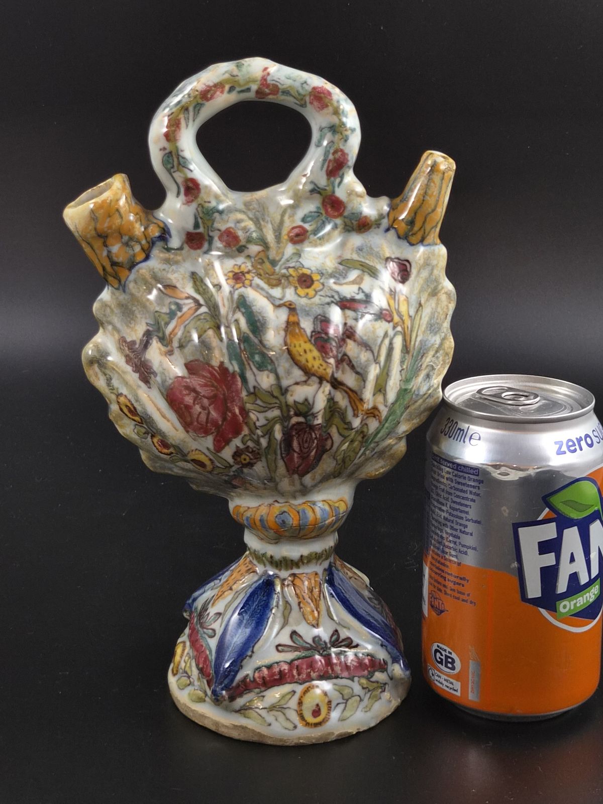 Woonaccessoires Antiek Italiaans majolica pelgrimsfles in de vorm van een jakobsschelp, Fiasca Da Pellegrino, 18e eeuw photo