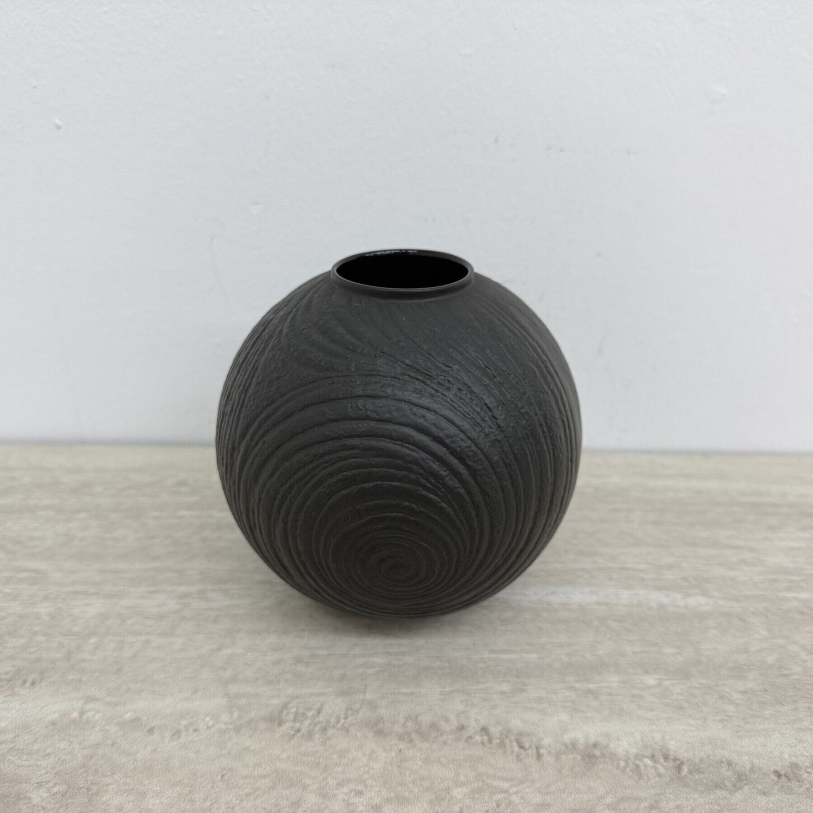 photo furniture Rosenthal Round Vase Black Porcelain By Martin Freyer , 1980s