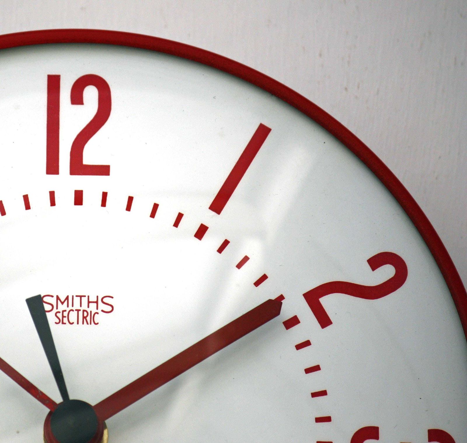 Vintage Smiths Wall Clock   18cm Red Retro Mid Century Clock Gift Kitchen Clock Off The Wall Clocks photo Home Decor