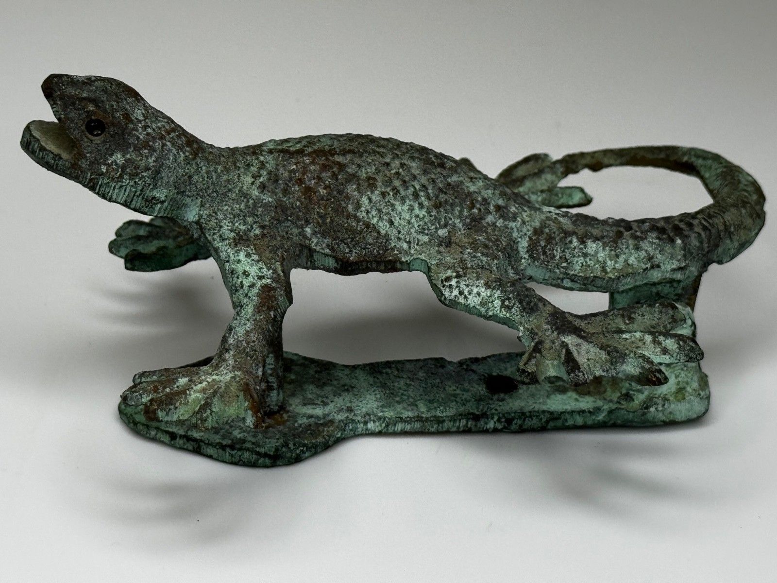 Bronzen deurklopper in de vorm van een gekko, zuidwesten van de VS, in de stijl van Oscar Bach photo furniture