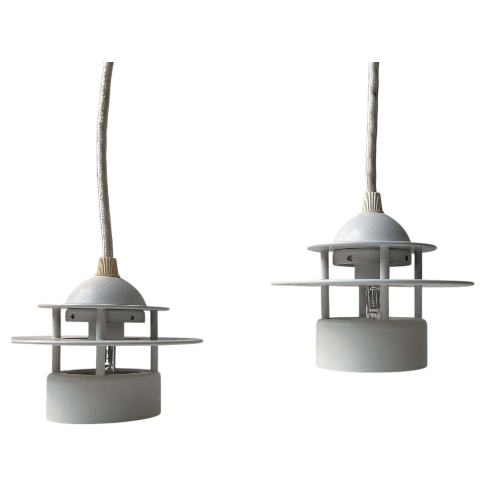Suspensions Louis Poulsen Planet Orbit blanches, design danois minimaliste