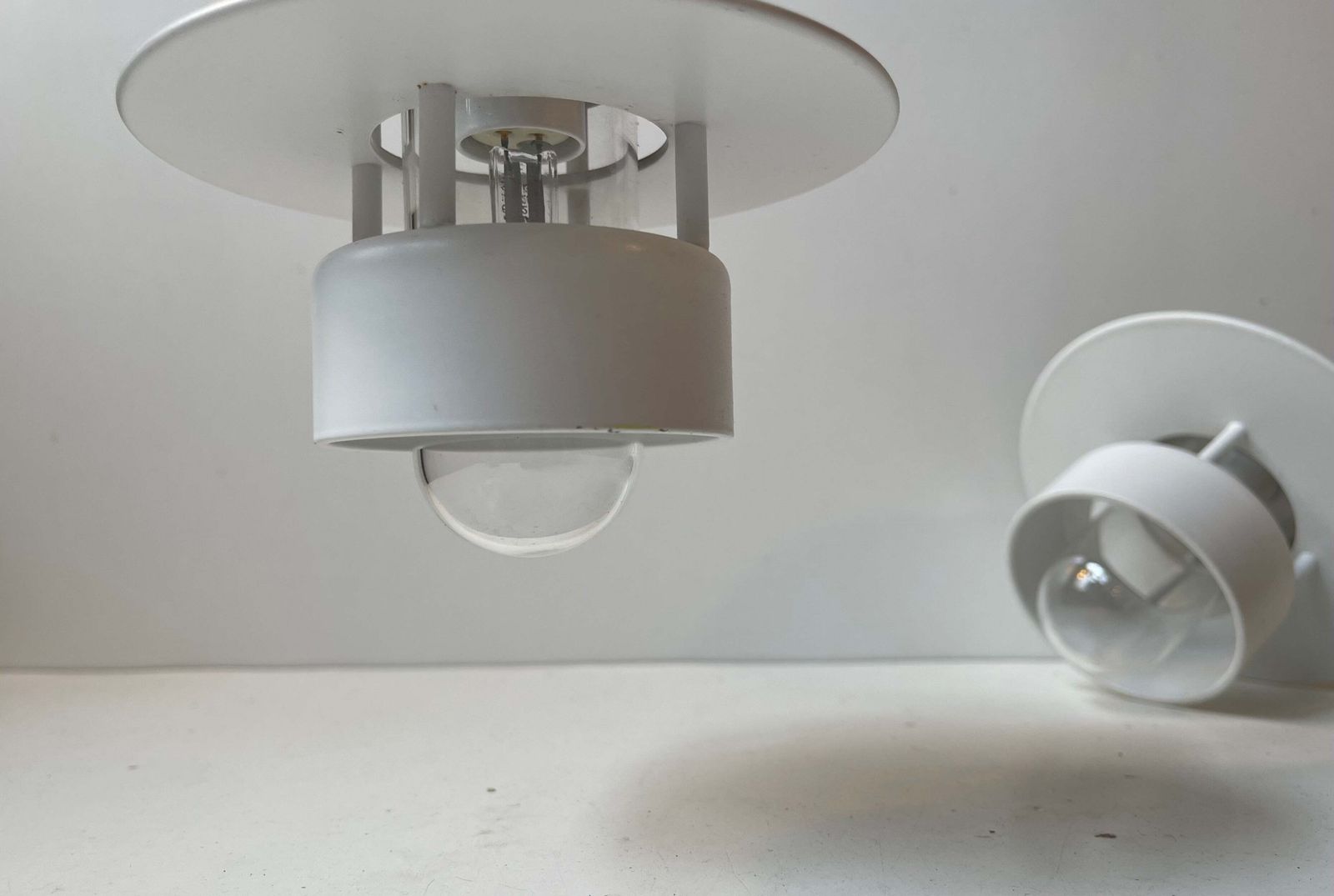 Appliques de plafond minimalistes Louis Poulsen, blanches, Planet Orbit, pour salle de bains photo Luminaires