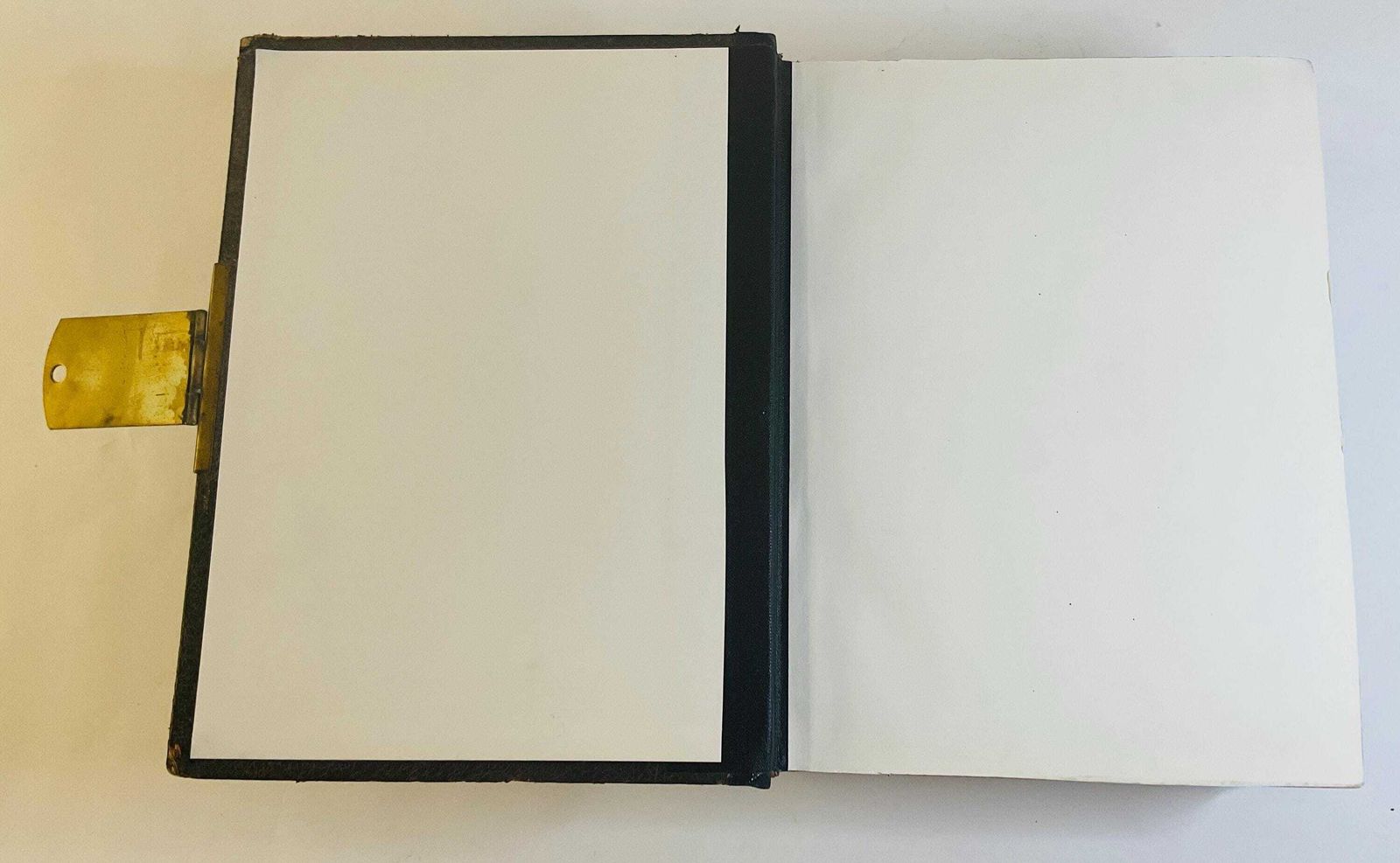 Antieke Oxford Familiebijbel 1885, grote kwarto Heilige Bijbel met kaarten en gravures, messing sluiting en blanco familieregister photo 265.0