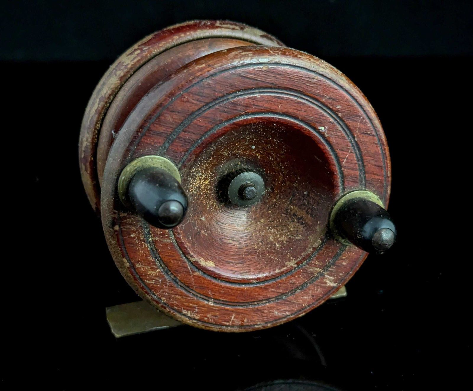 Moulinet de pêche d'époque Allcocks, tambour large en bois et laiton