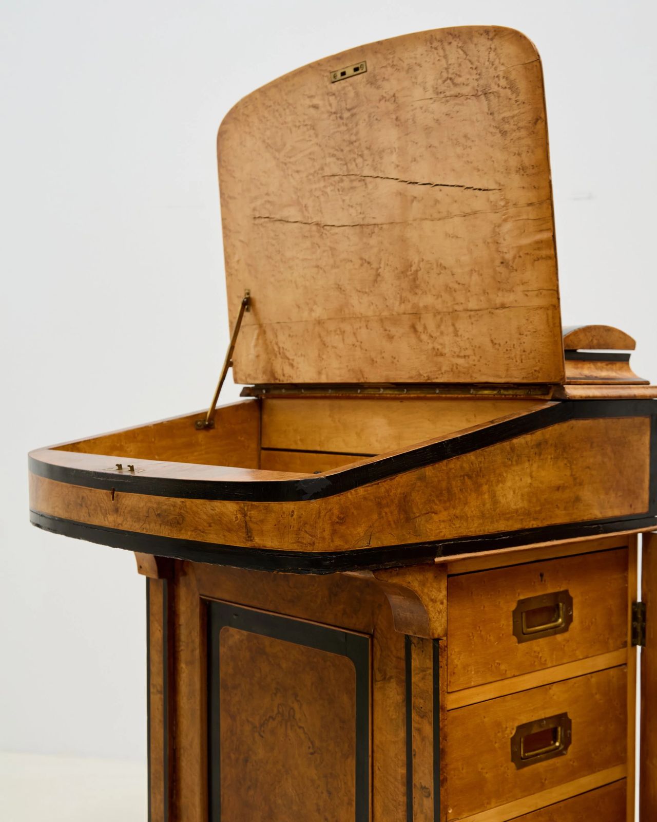 Wortelnotenhouten staand bureau, 19e eeuw photo vinterior