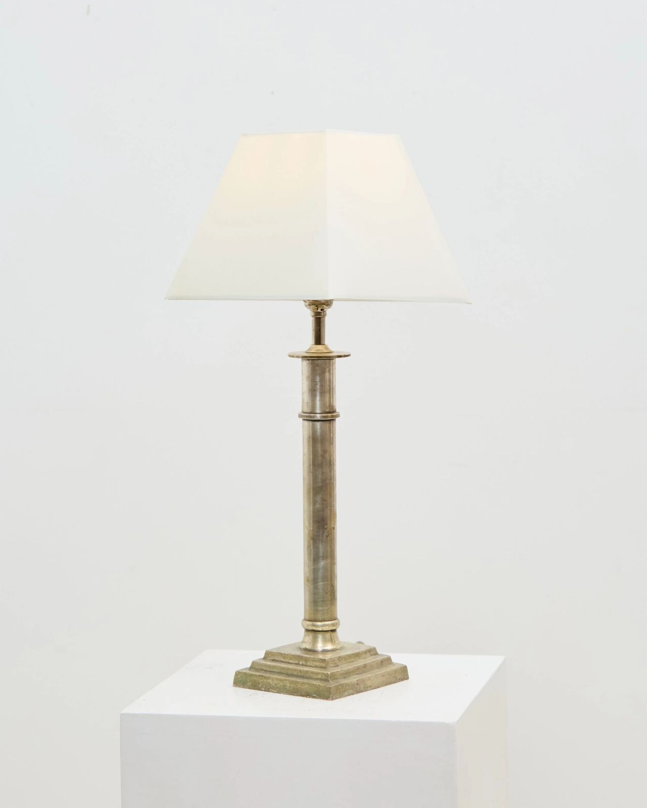 Nikkel kolomlamp, ca. jaren 1950 photo furniture
