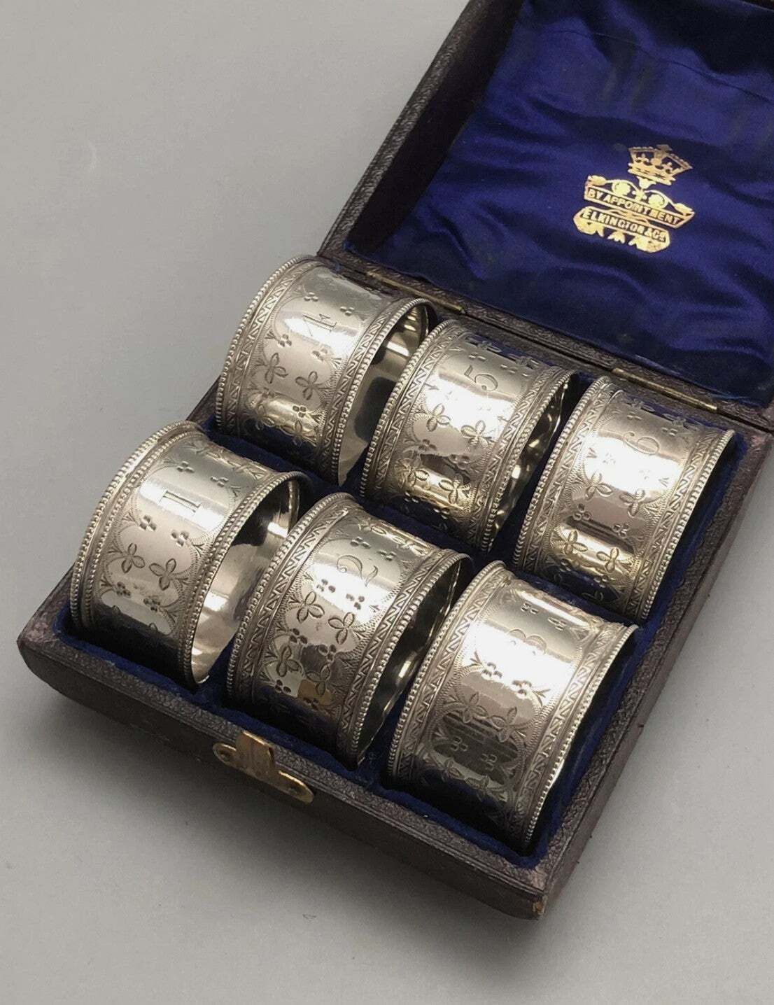 Décoration Ensemble de 6 ronds de serviette anglais d'époque en argent, étui d'origine, Art déco photo