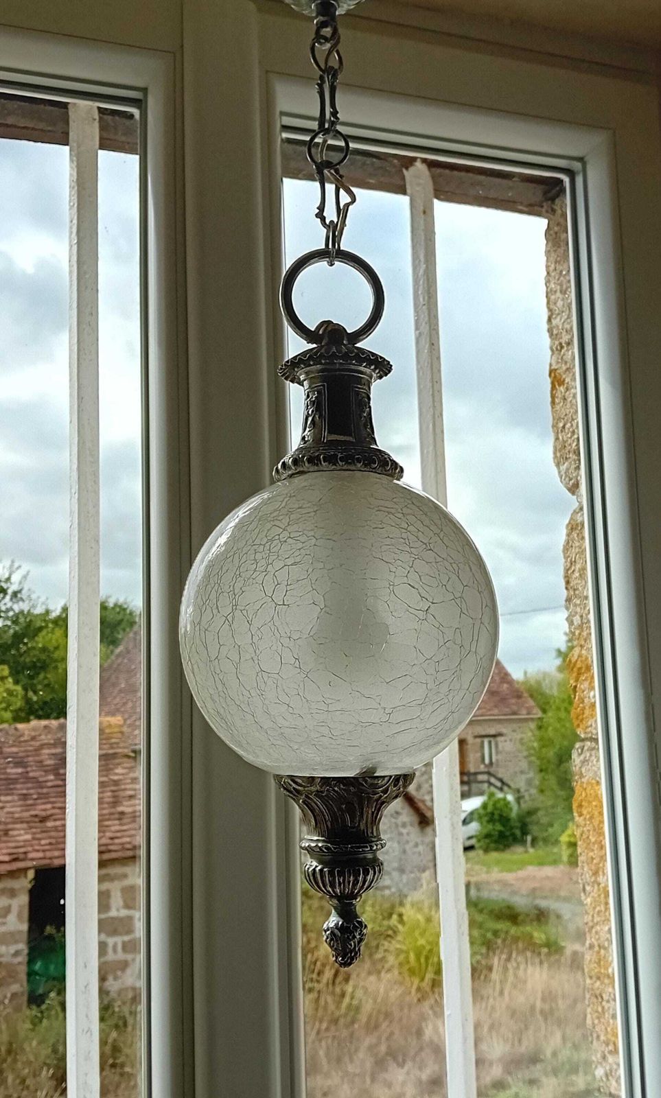 Suspension, lampe à guirlande décor blanc et argent. photo buy