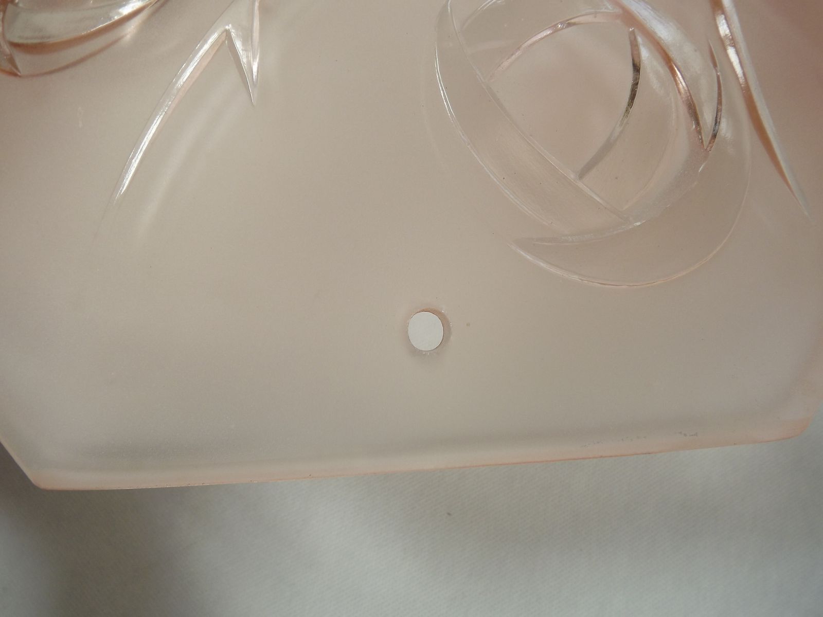 photo buy Gesigneerde Degué France Art Deco roze matglazen plafonnier, rozendesign