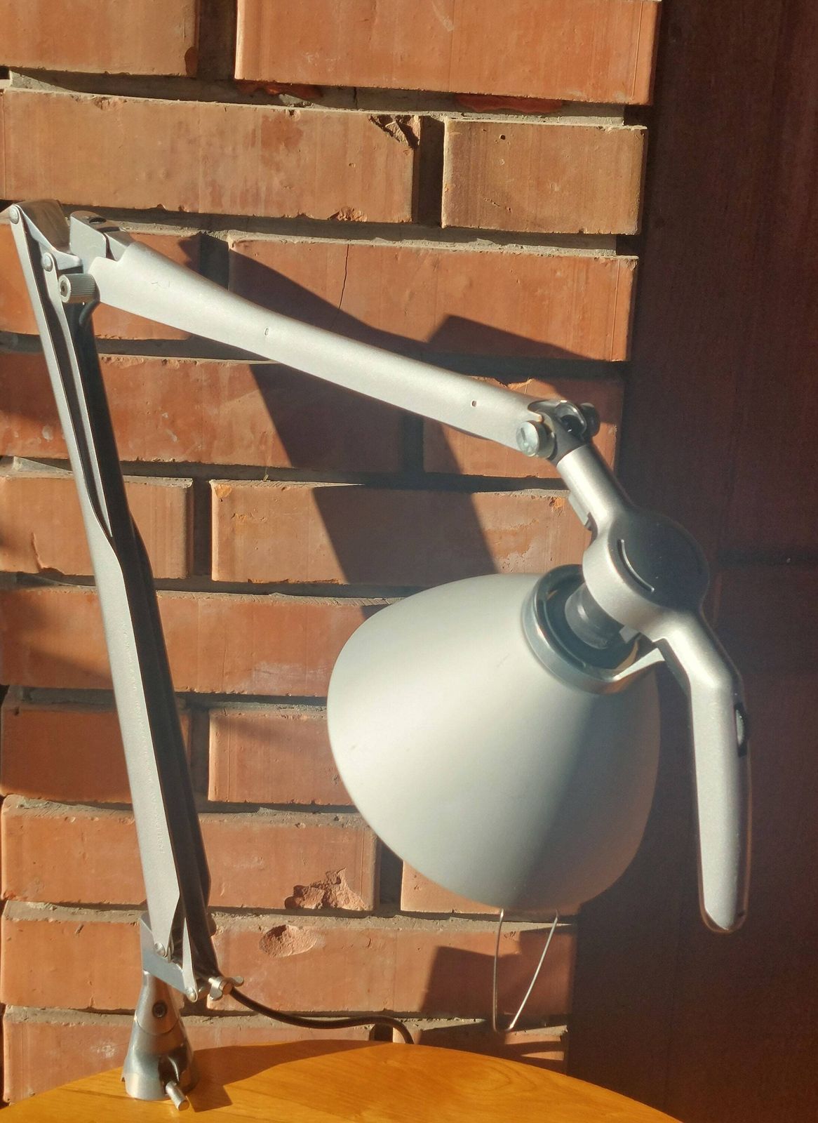 Architectenlamp, Luceplan Fortebraccio van Alberto Meda, Paolo Rizzatto, Italiaanse designer anglepoise tafellamp, Italië, jaren 90 photo vintage