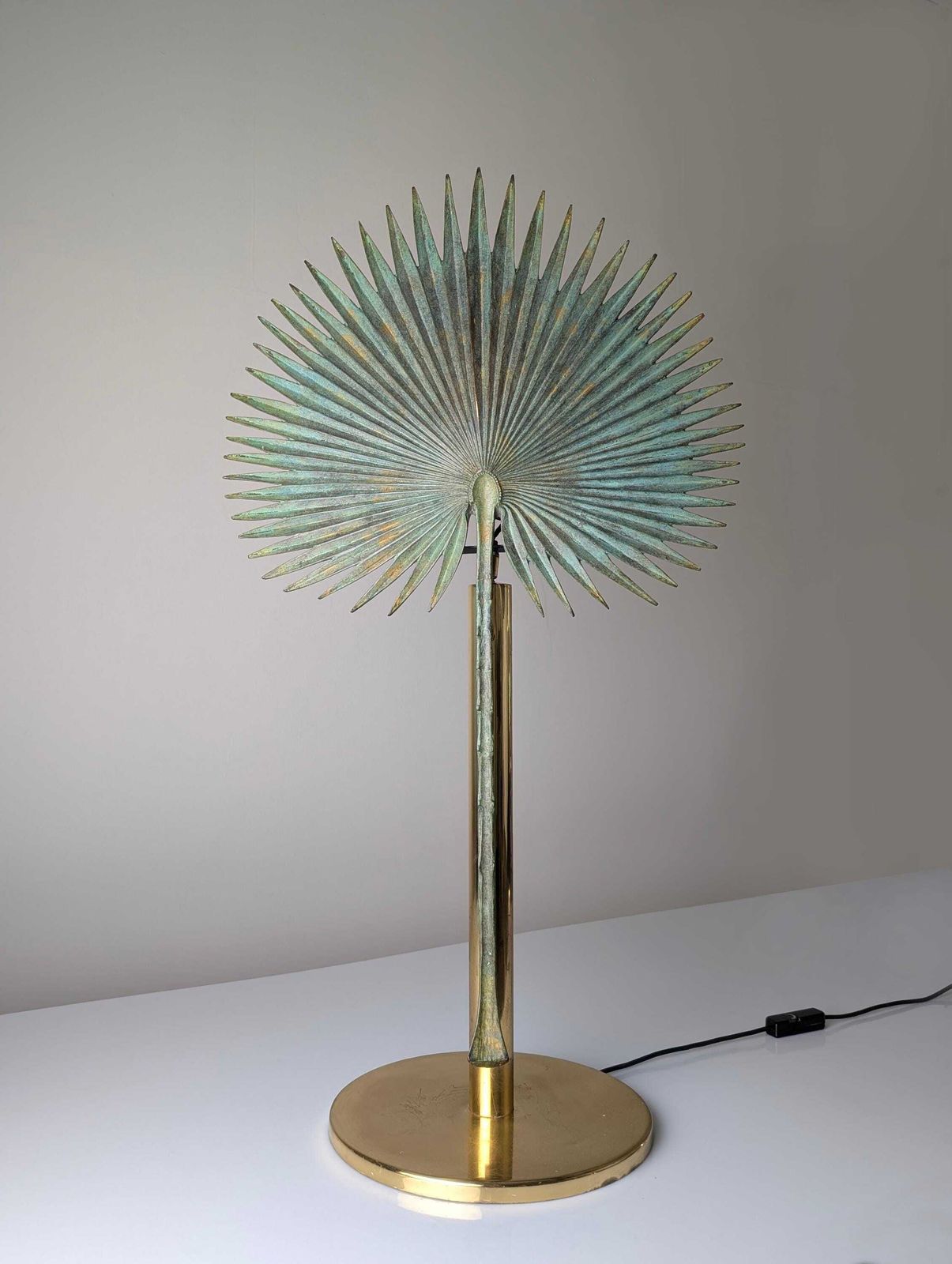 Lampe de table monumentale Valenti à feuille de palmier en éventail, bronze et laiton, années 1970 photo for sale