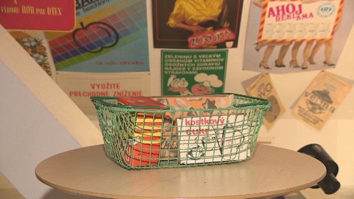 Vintage Czechoslovakian Wire Shopping Basket, Mid 20th Century photo vintage