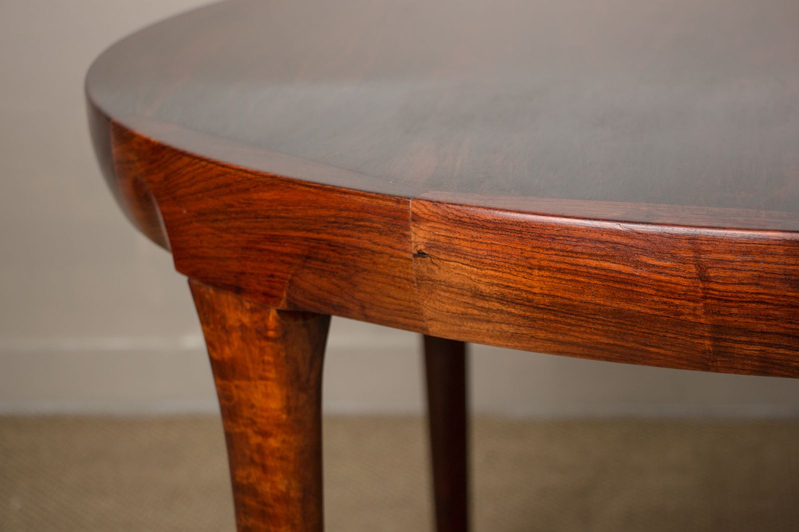 photo for sale Table à manger danoise extensible en palissandre par Ib Kofod Larsen pour Faarup Møbelfabrik, 1960.