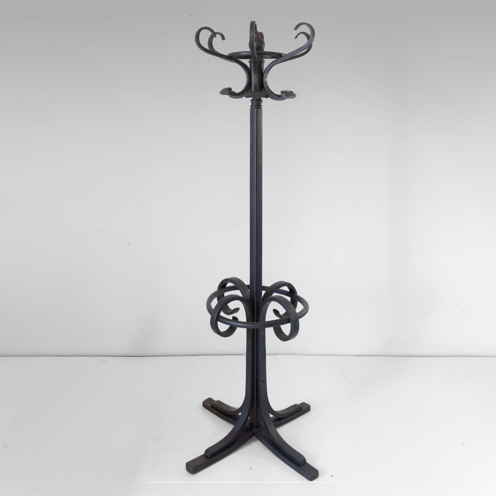 Porte-manteau d'époque en bois courbé de style Thonet, vers 1900 photo for sale