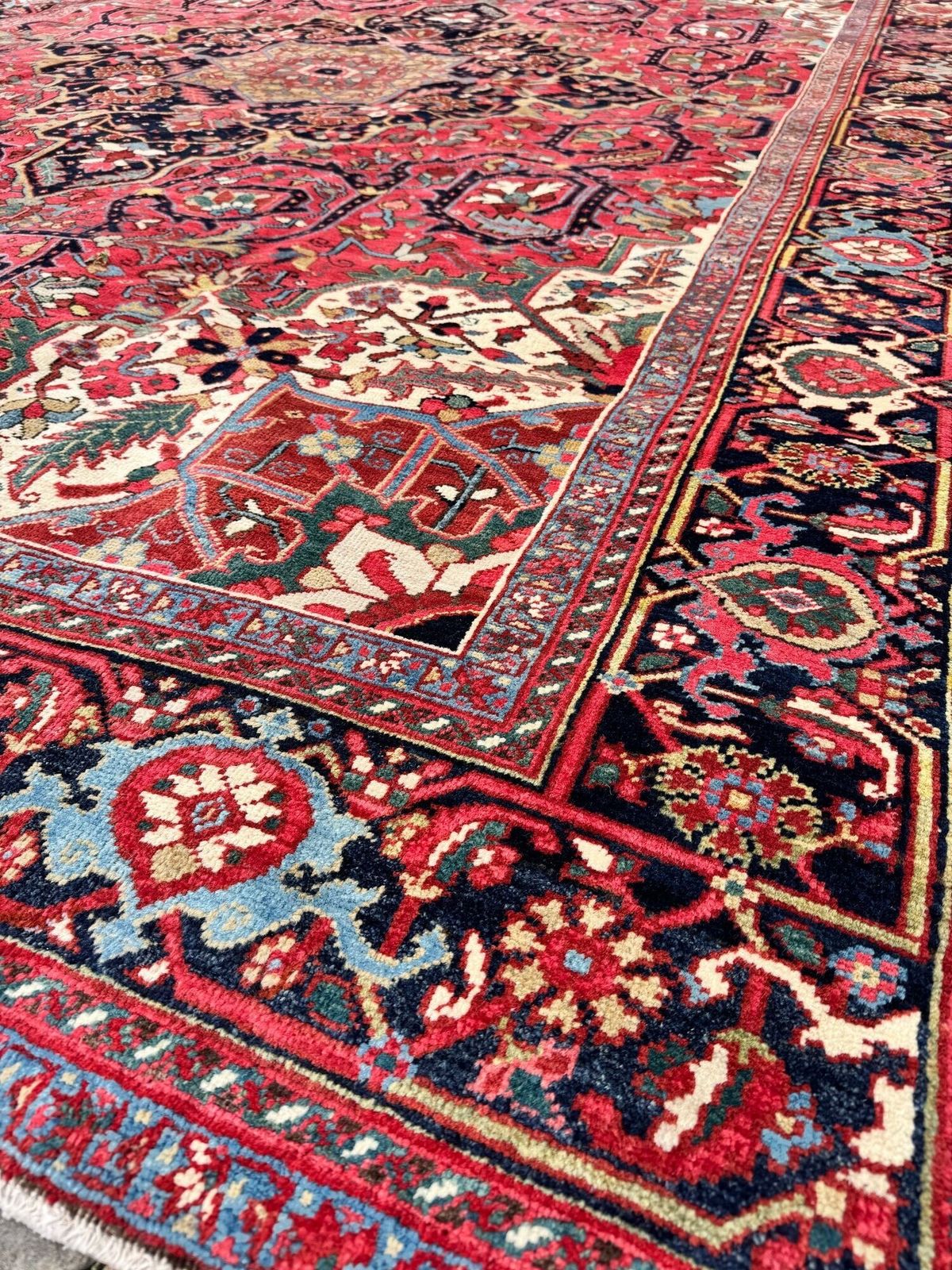 photo furniture Antique Heriz Carpet 3.68m X 2.65m