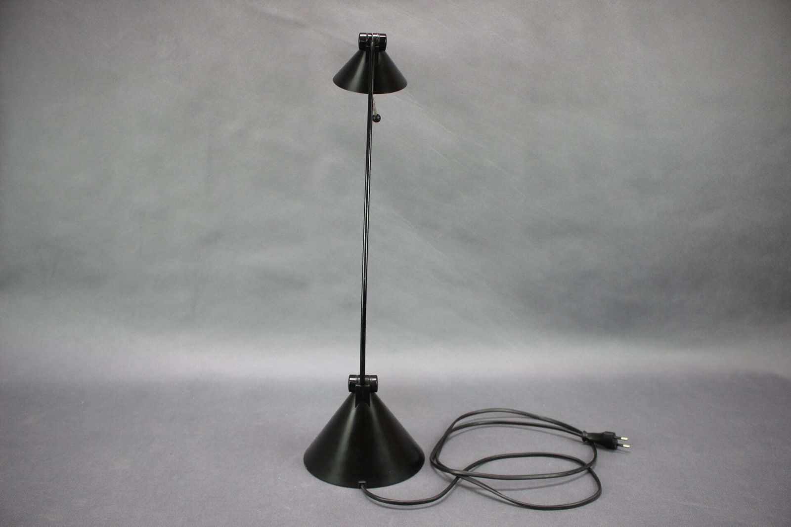 photo furniture Lampe de table italienne Candy Light réglable noire, années 1990