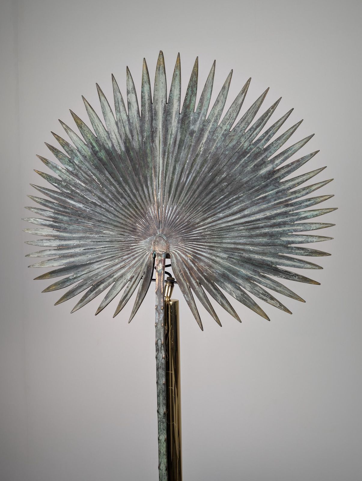 Lampadaire sculptural Valenti en bronze et laiton, feuille de palmier, années 1970 photo furniture