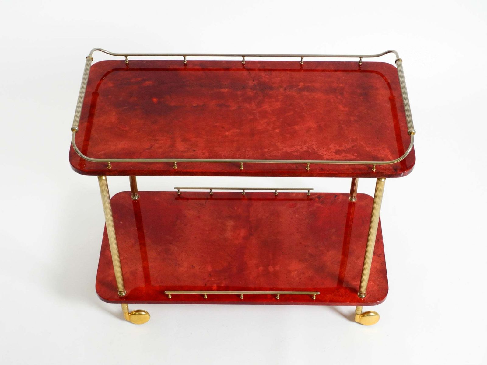 Chariot de service et bar Aldo Tura en peau de chèvre rouge, Italie, années 1960 photo vinterior