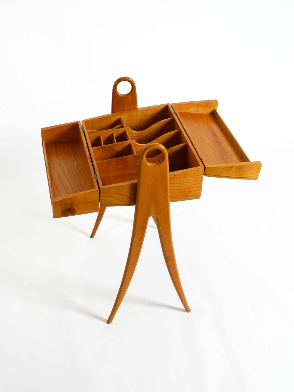 photo for sale Naaibox van essenhout, jaren 1950, met scharnierend deksel, meerdere vakken en gebogen poten