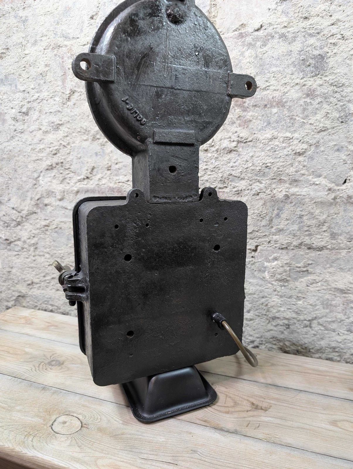 photo vinterior Vintage British Railways BR Lamp Resistance Box, omgebouwde gietijzeren industriële tafellamp