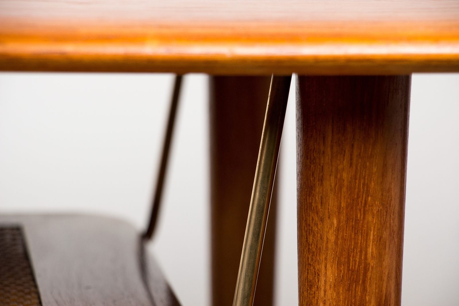 Mobilier Table basse danoise à deux plateaux en teck et cannage, modèle FD 516, par Peter Hvidt et Orla Mølgaard pour France & Søn, 1965. photo