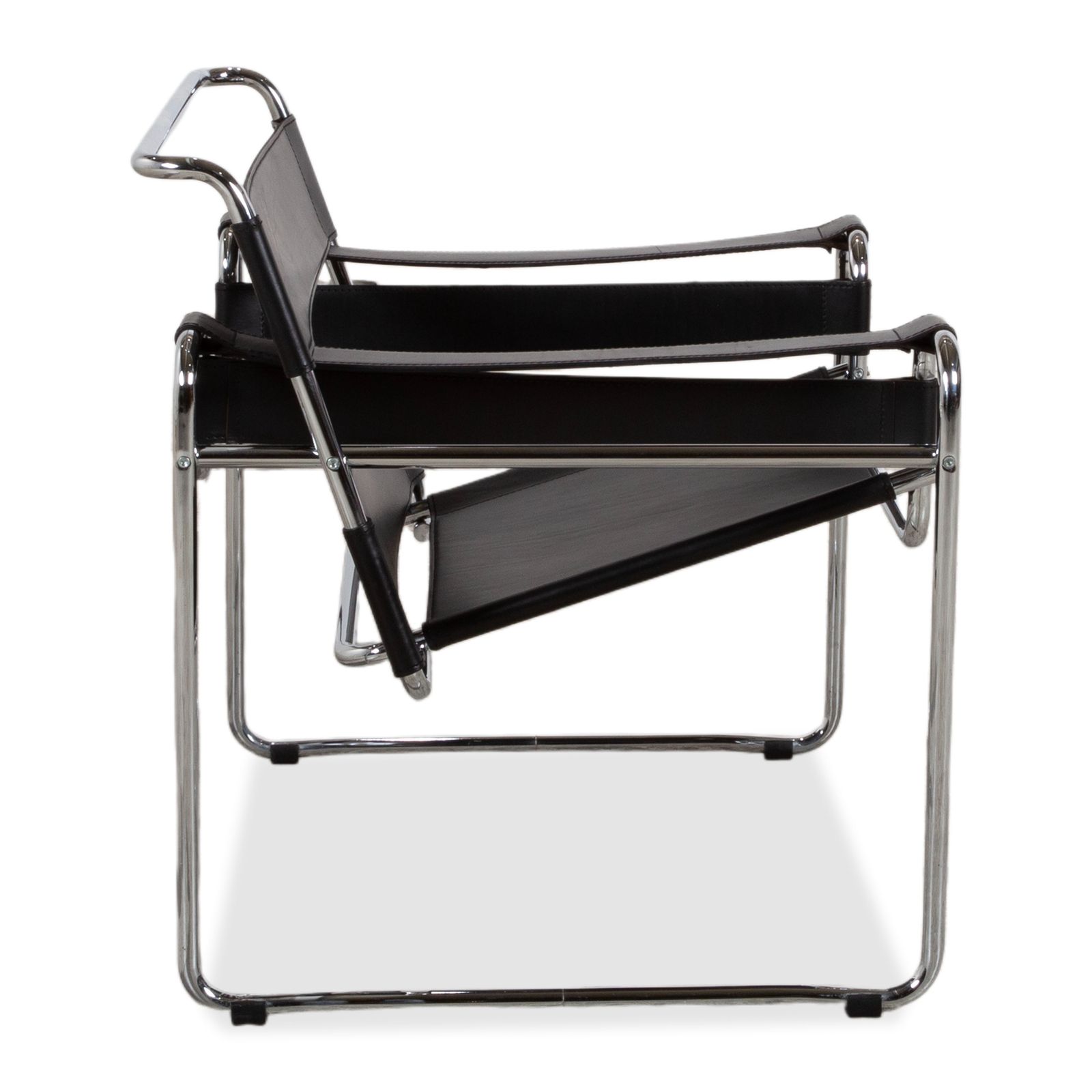 photo furniture Fauteuil Knoll International Wassily en cuir noir, par Marcel Breuer